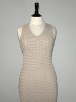 Beige dress V-neck and geometric openwork detail