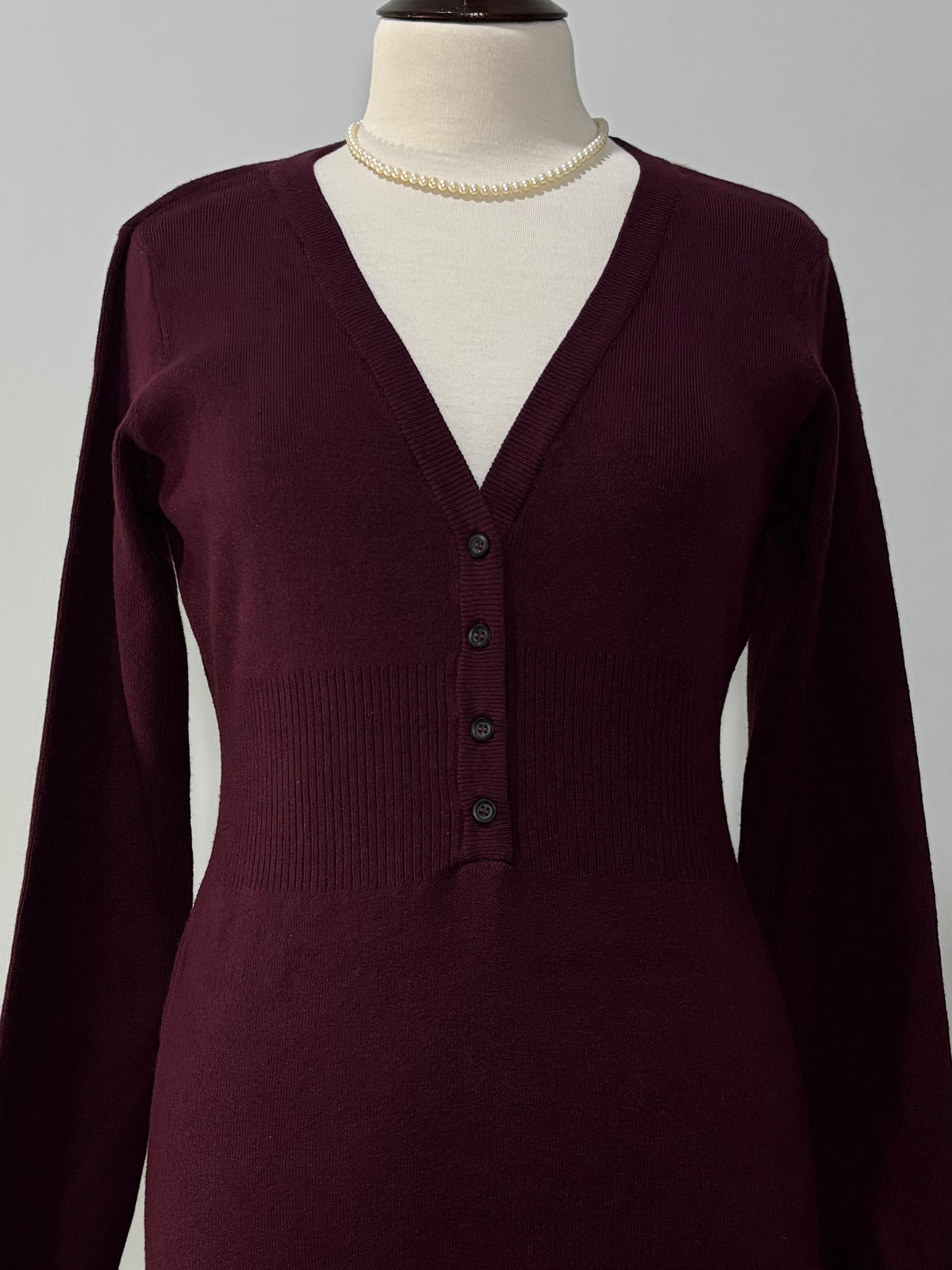 V-neck button-detail placket and ribbed waist