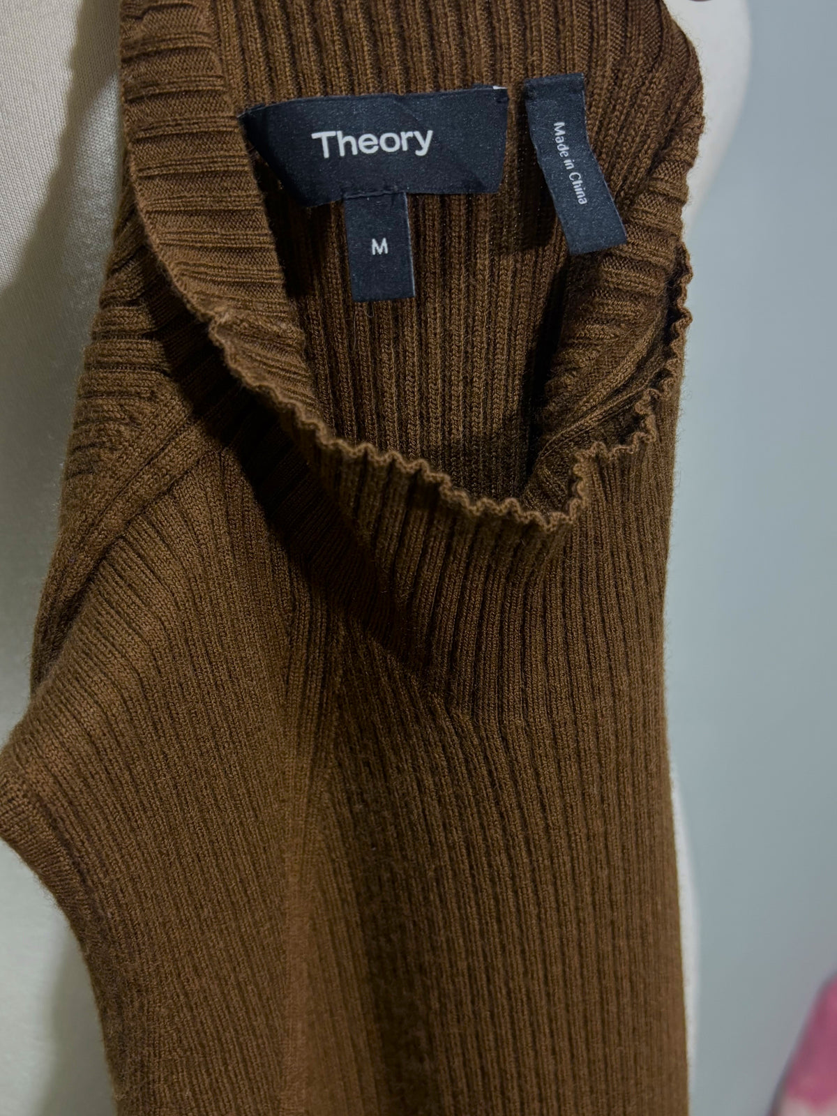 Theory brand label with size M