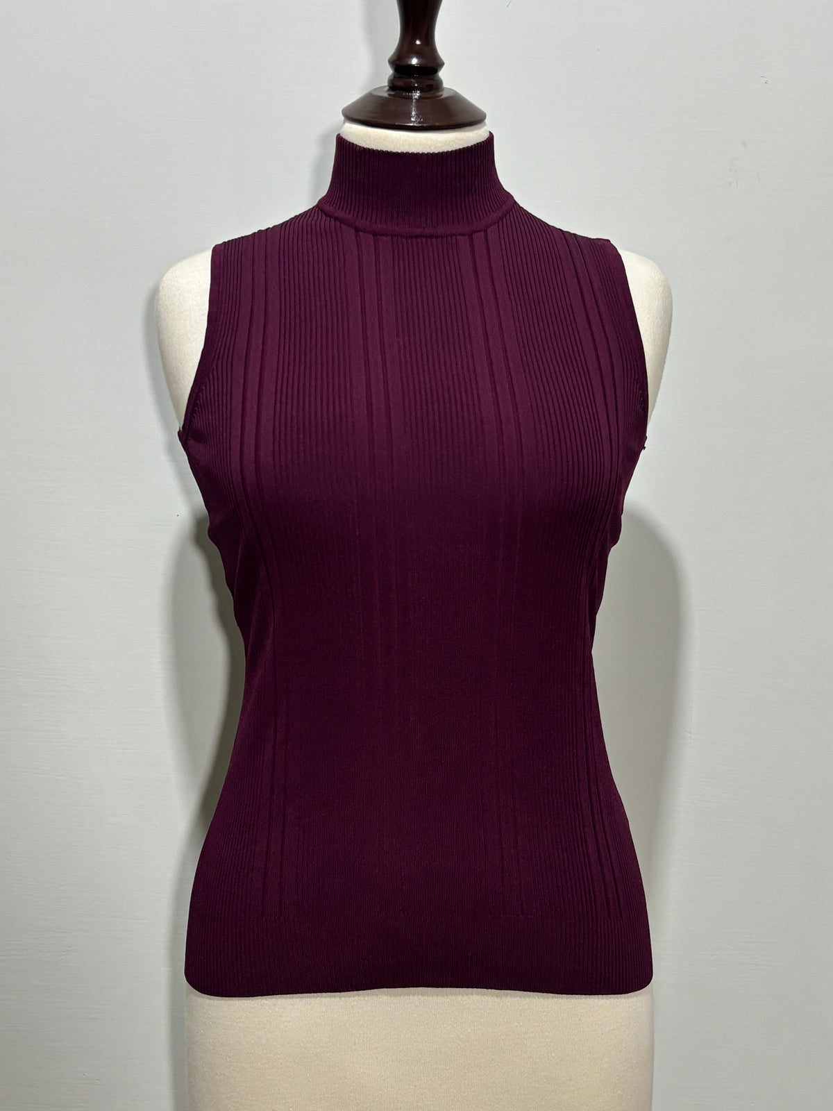 Burgundy sleeveless turtleneck rib detailing