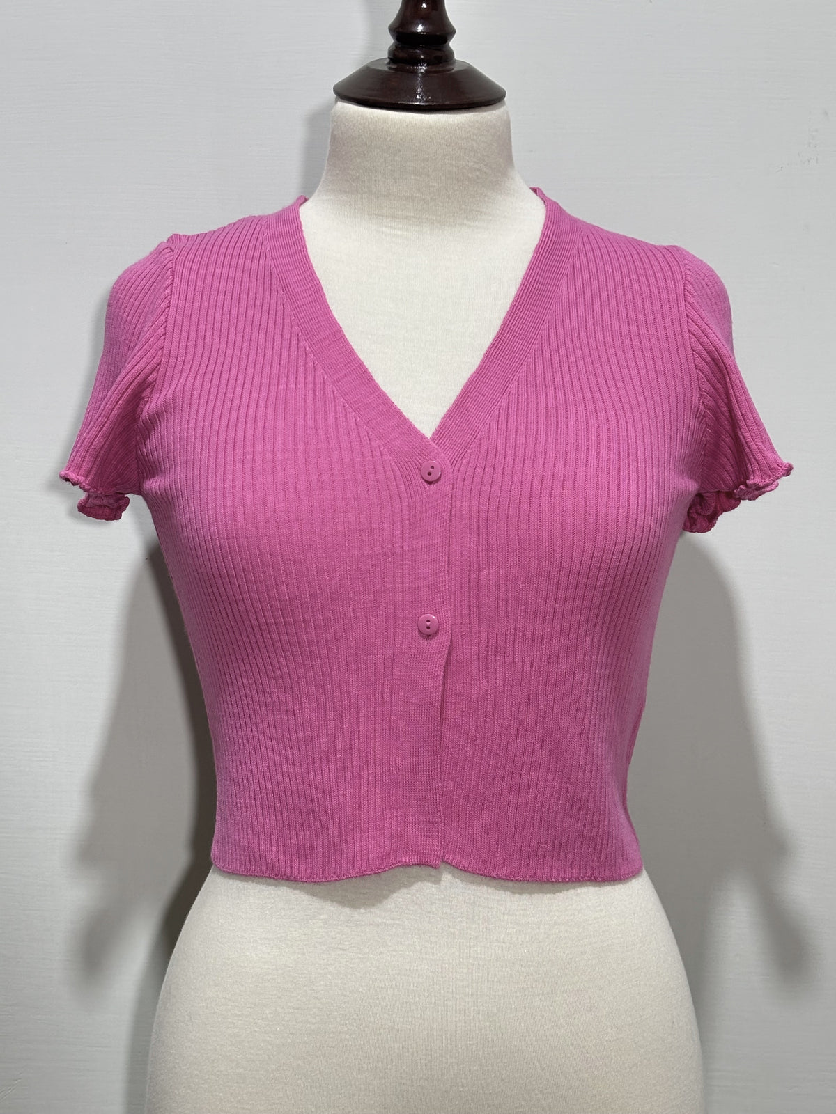 Pink ribbed V-neck short-sleeve cropped cardigan front view