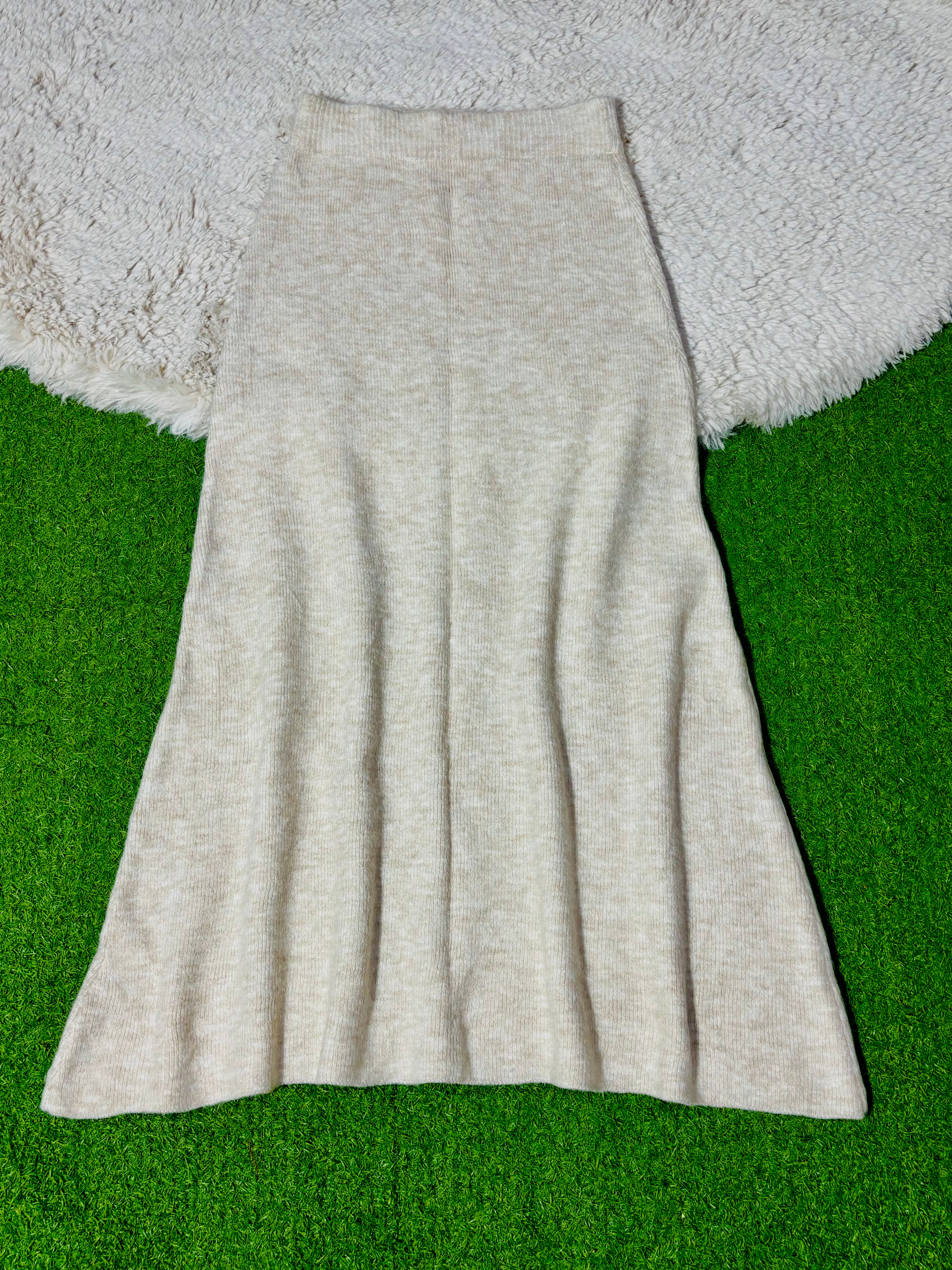 Cream winter midi skirt with a flared hem and ribbed waistband