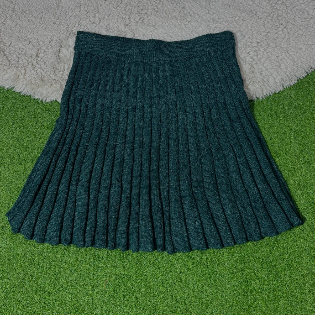 Dark green pleated winter mini skirt with ribbed waistband