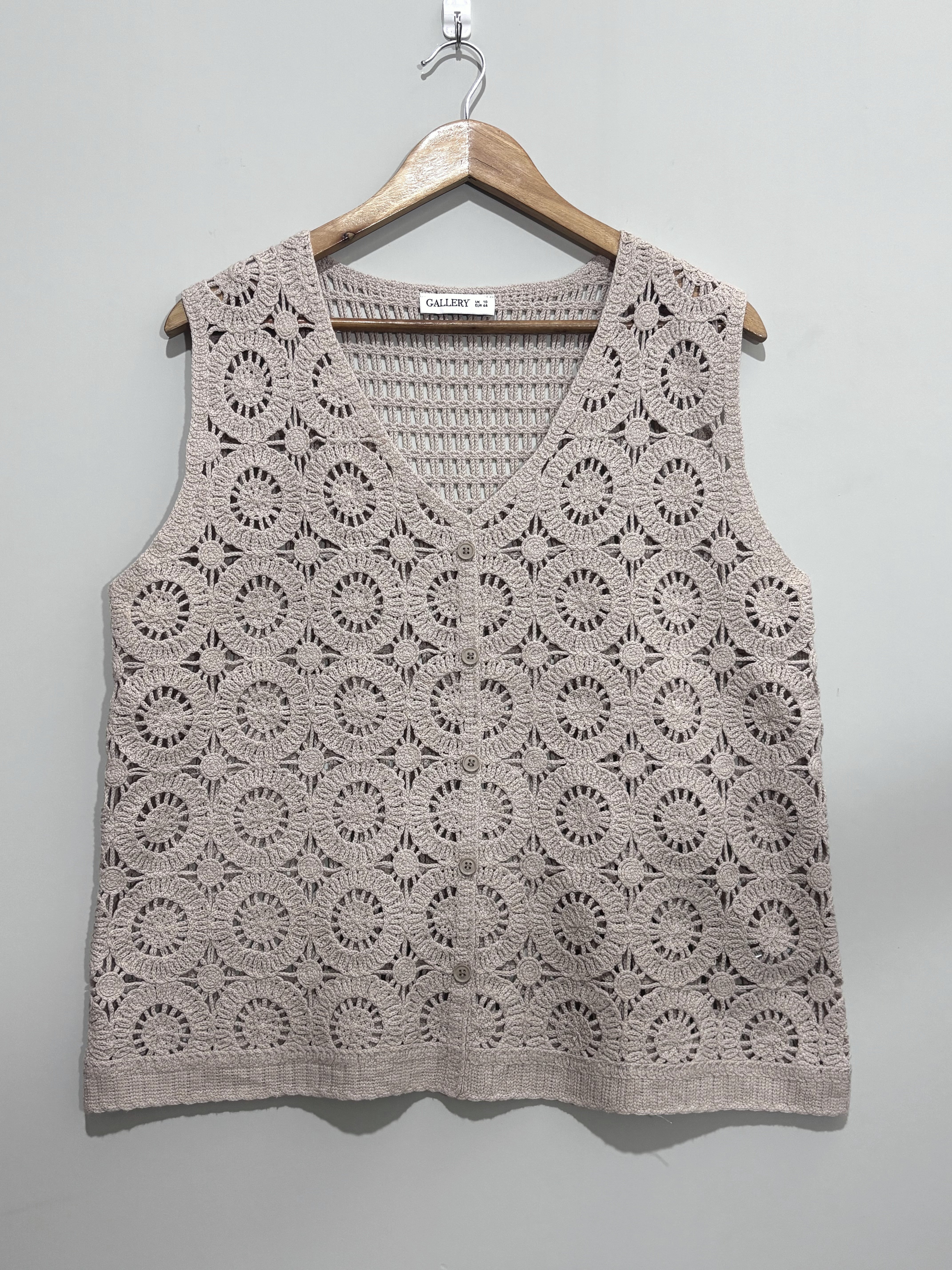 Taupe circular openwork V-neck button-front sleeveless top