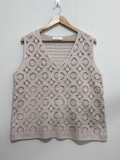 Taupe circular openwork V-neck button-front sleeveless top