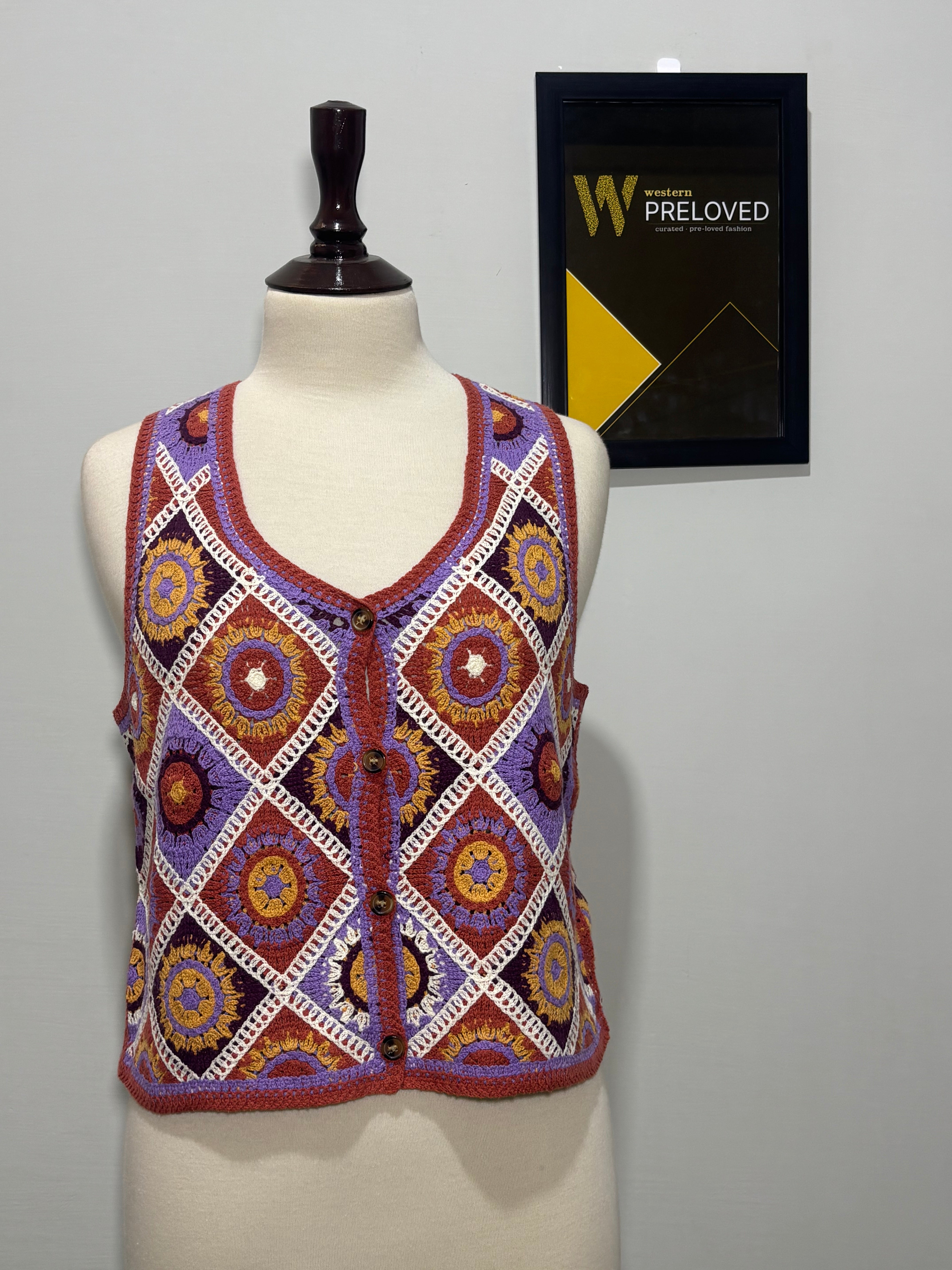 Purple rust and yellow geometric sleeveless button-front top