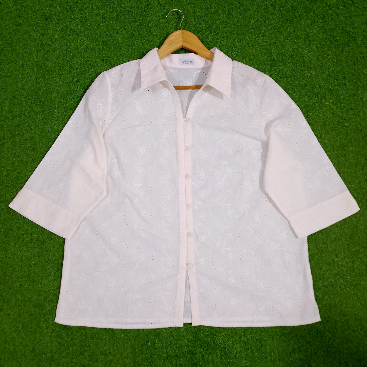 Eyelet Cutwork Point-Collar 3/4 Sleeve Blouse