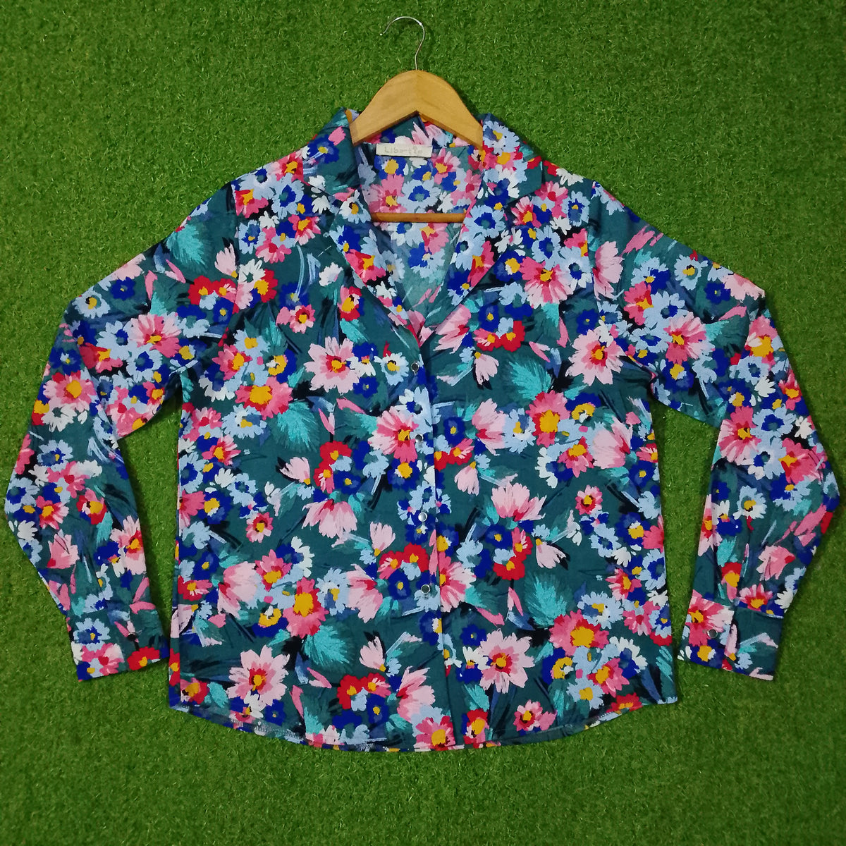 Women’s Floral Printed Code Collared Button-Down Shirt