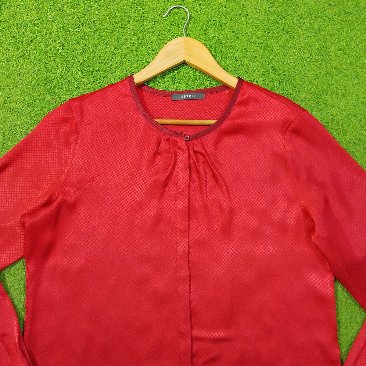 Red Tonal Textured Gathered Neck Blouse - Detail