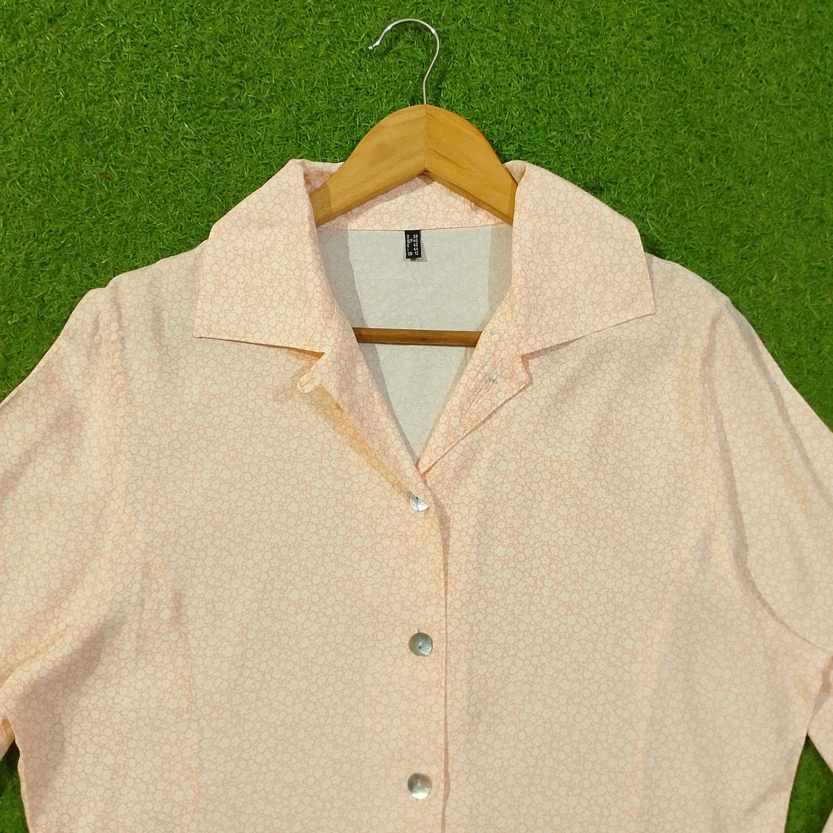 Peach Floral Print Full Sleeve Button-Down Shirt - Collar Detail