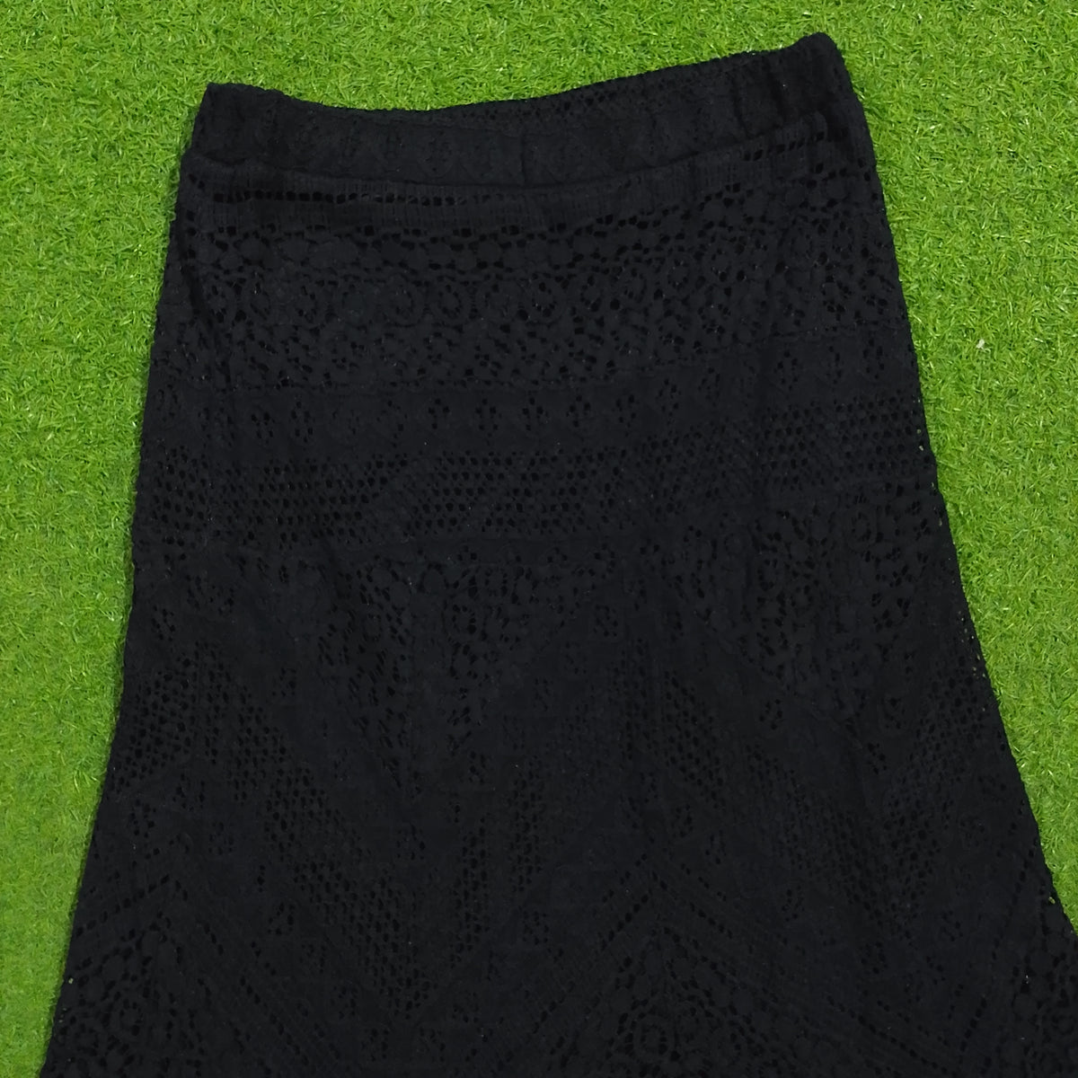 Black lace crochet maxi skirt - upper body and waist detail