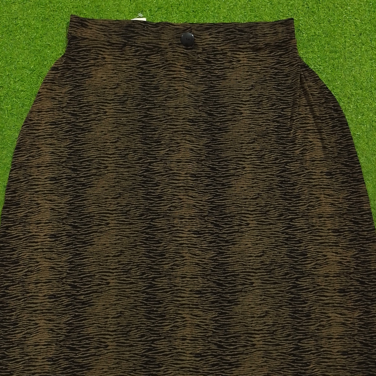 Olive black zebra wave print A-line maxi skirt - waistband and button detail