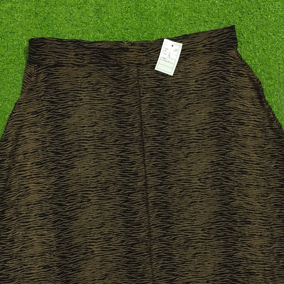 Olive black zebra wave print A-line maxi skirt - back waistband close up