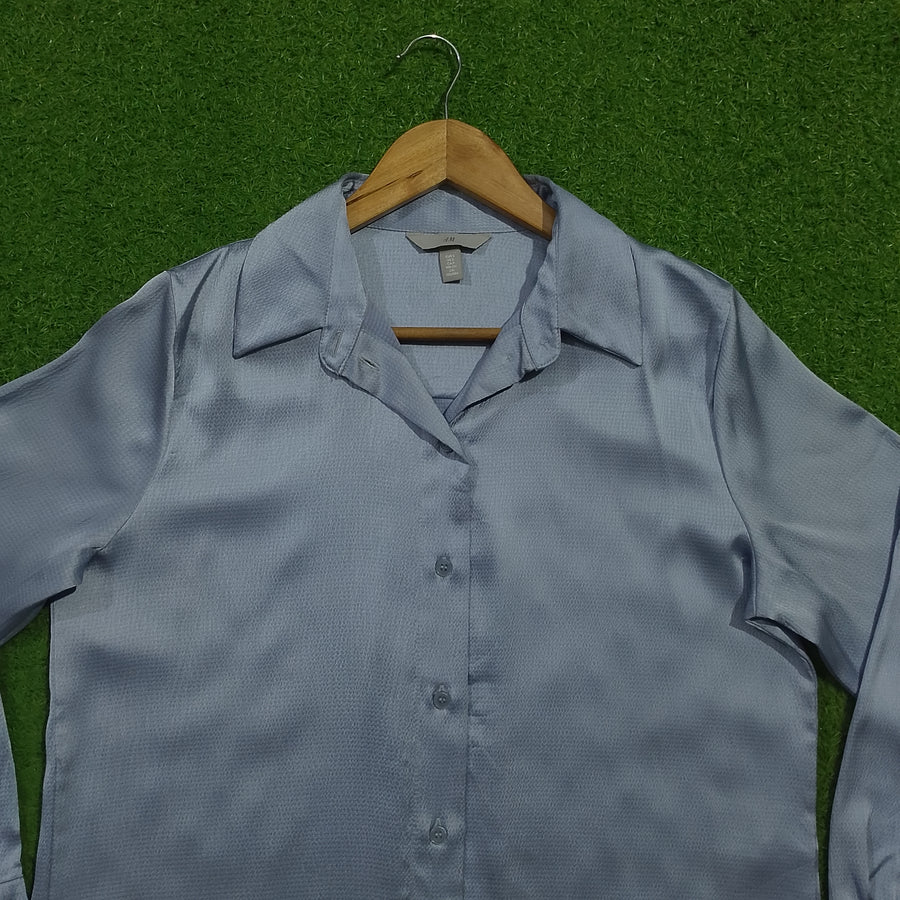Light blue silk texture long sleeve shirt collar close-up - alternate view