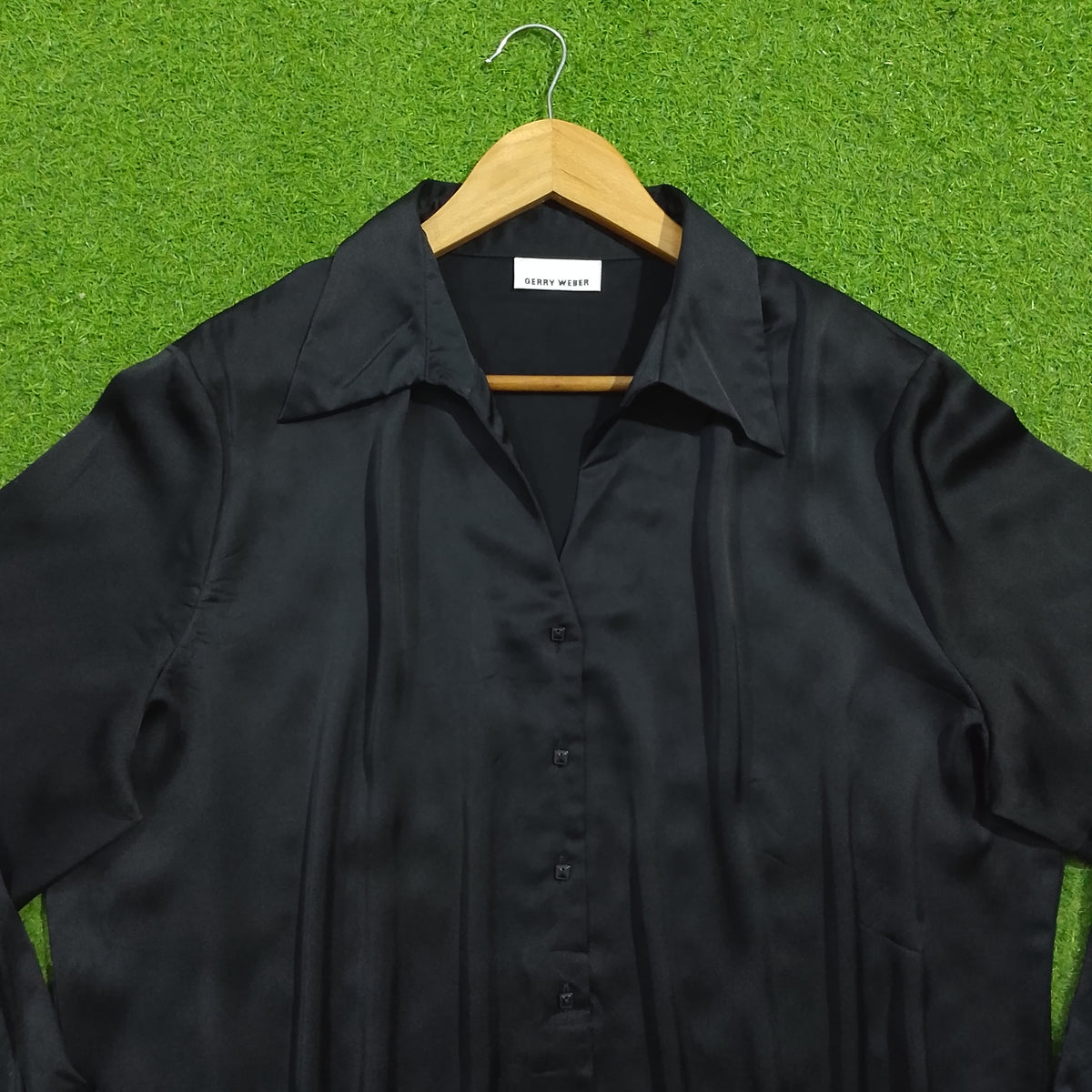 Black oversized silk long sleeve shirt collar close-up