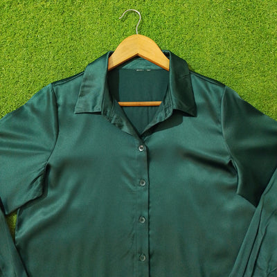 Emerald Green Glossy Silk Button-Down Shirt - Collar Detail - alternate view