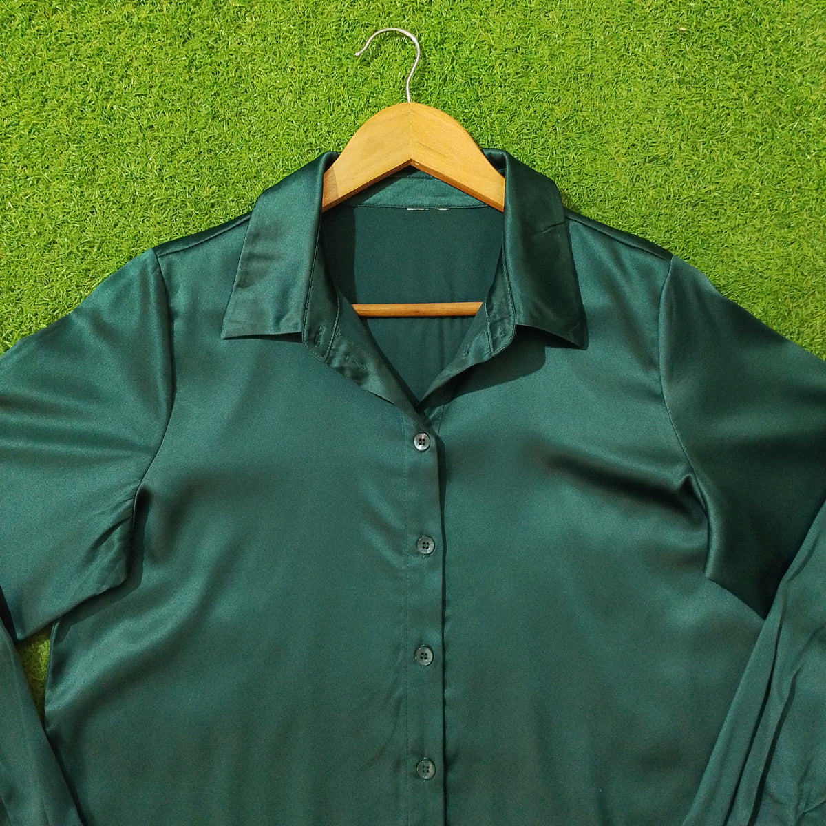 Emerald Green Glossy Silk Button-Down Shirt - Collar Detail
