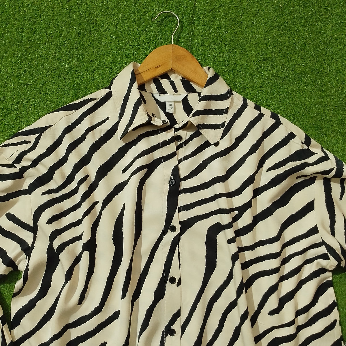 Black White Zebra Print Drop Shoulder Silk Shirt - Collar Detail