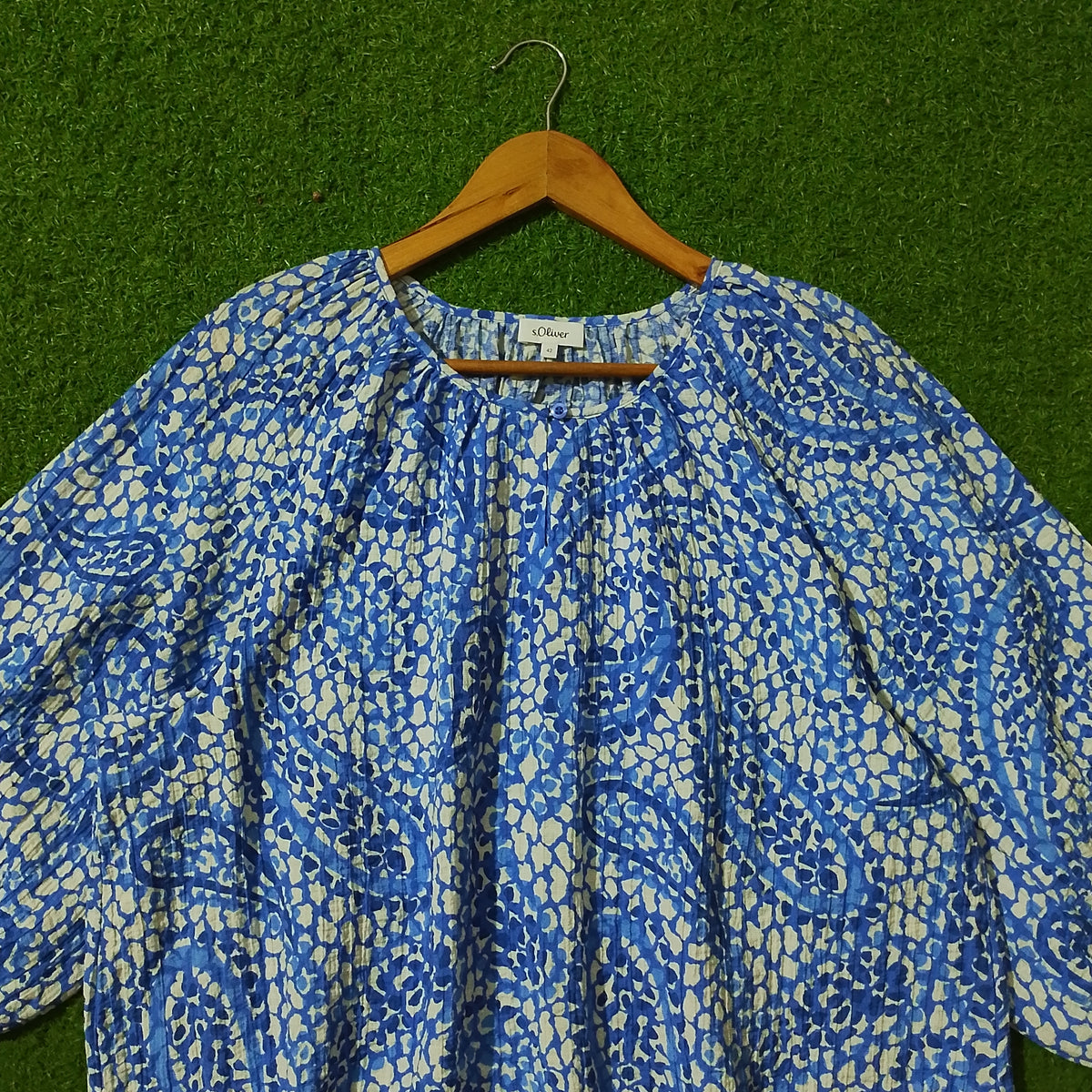 Blue Paisley Print Balloon Sleeve Crinkle Top - Detail View