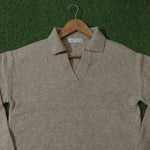 Beige polo collar open V-neck knit sweater - neckline detail