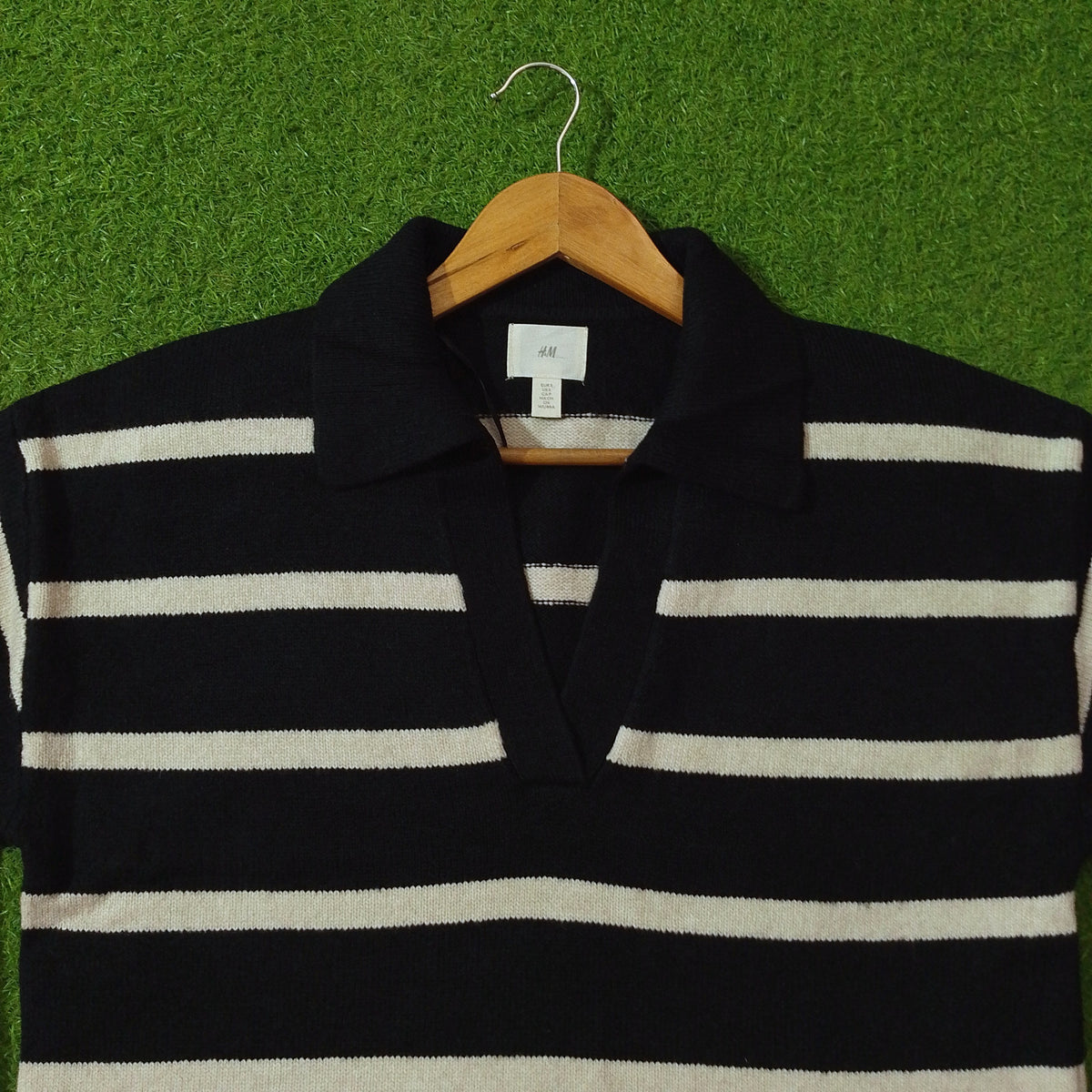 Navy and white striped polo collar open-neck knit blouse - collar detail