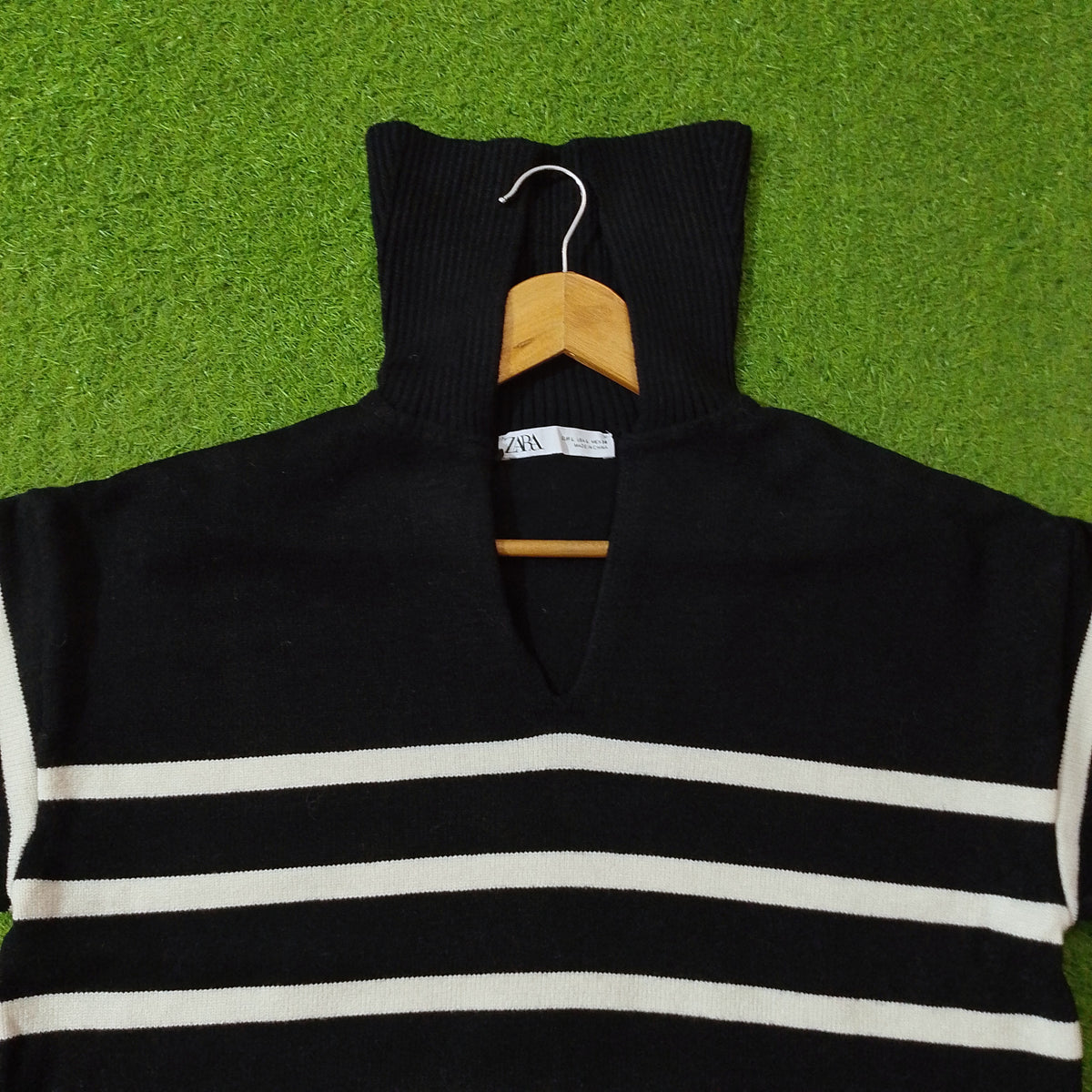 Black and white striped drop shoulder high ribbed collar open V-neck knit blouse - collar detail