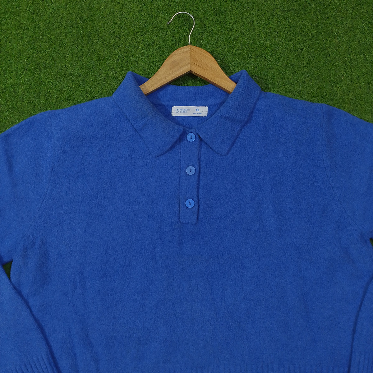 Royal blue polo collar button-up knit blouse - collar detail