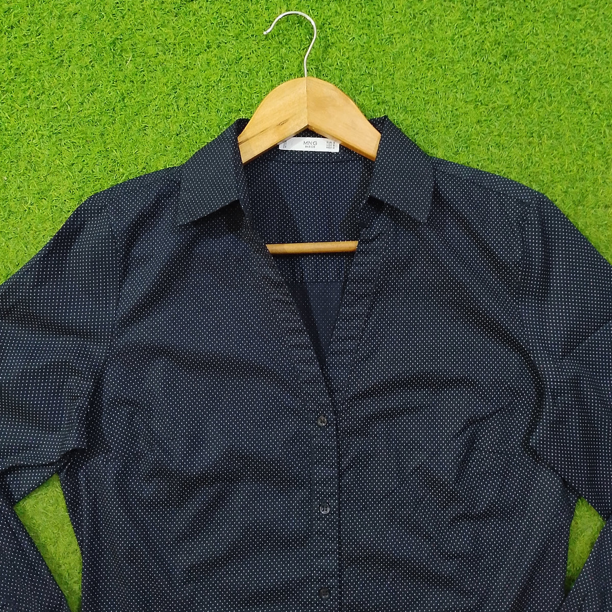 Navy blue polka dot cotton shirt by Mango - collar and label close up