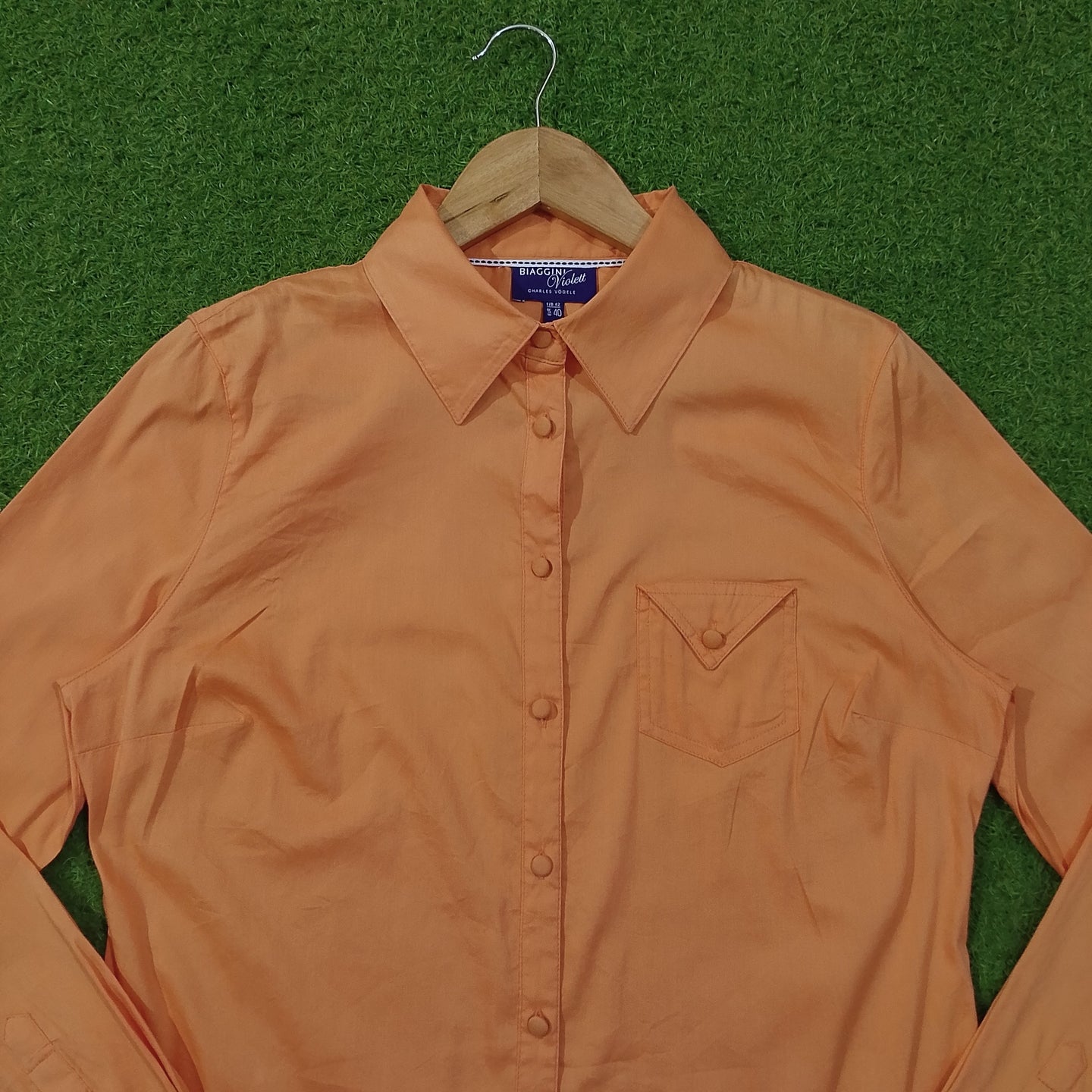 Peach button-down soft cotton shirt by Biaggini Violett - close up detail