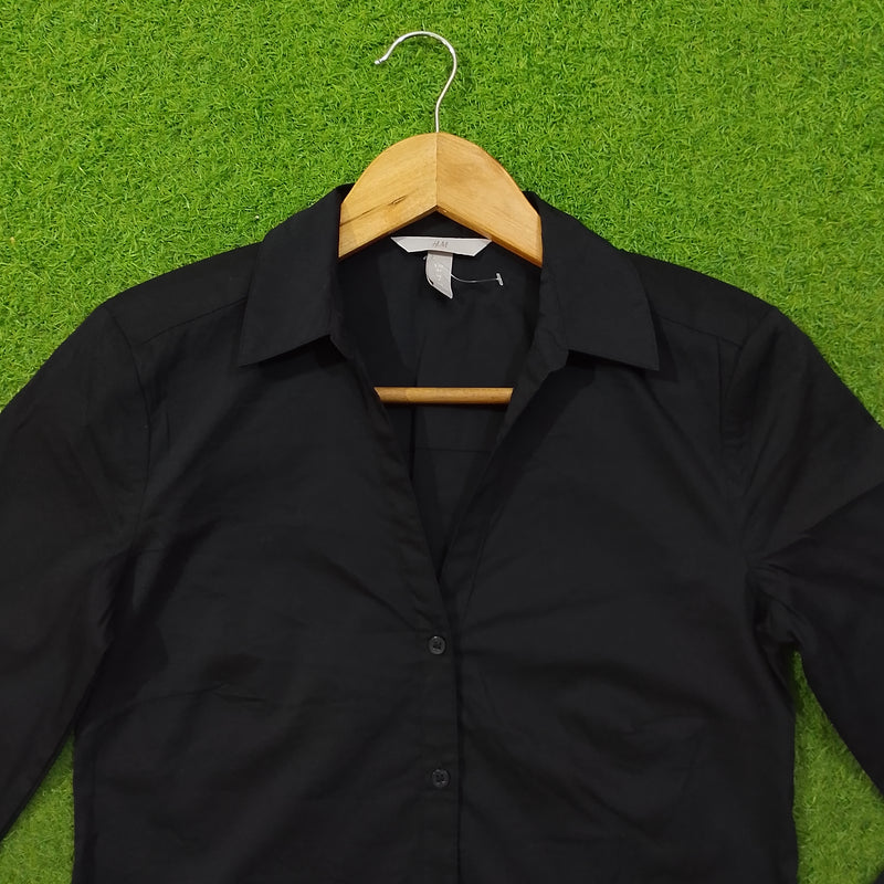 Black button-down cotton shirt by H&M - close up collar detail