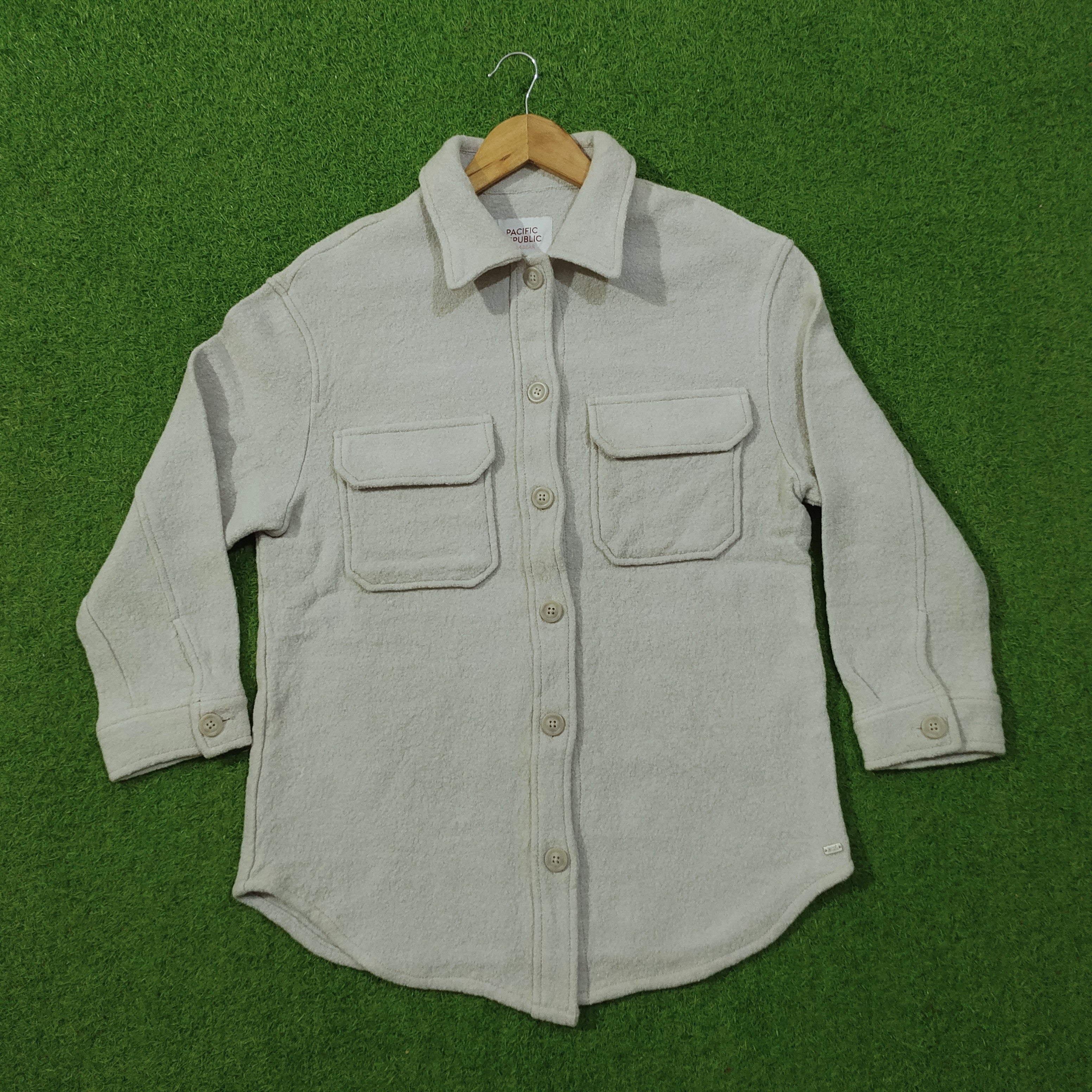 Textured Solid Grey Flannel Button-Down Shirt with Dual Chest Pockets