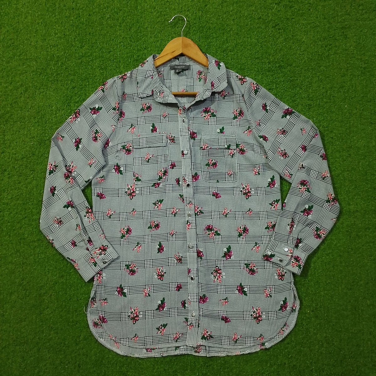Grey Floral Print Dual Pocket Button-Down Collared Full Sleeve Shirt