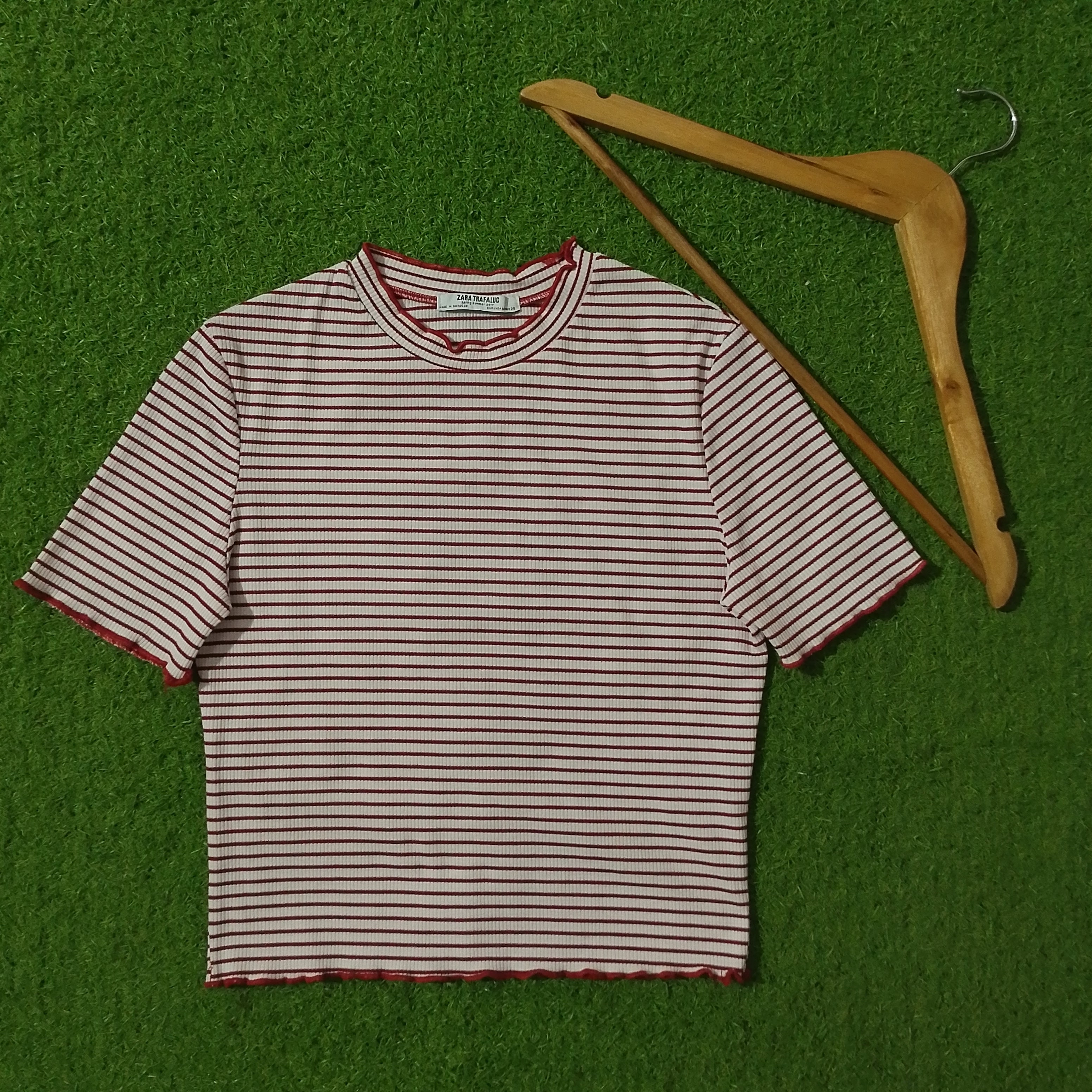 Red white striped ribbed knit short sleeve crop top full view