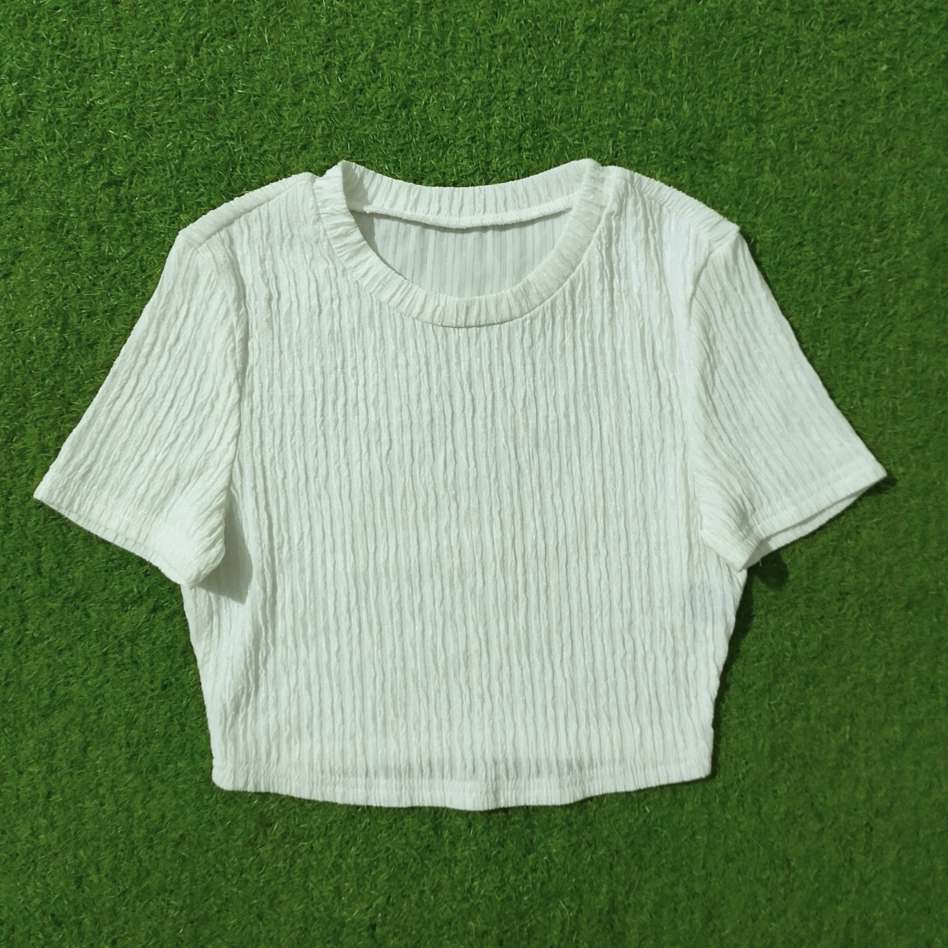 White textured knit short sleeve crop top