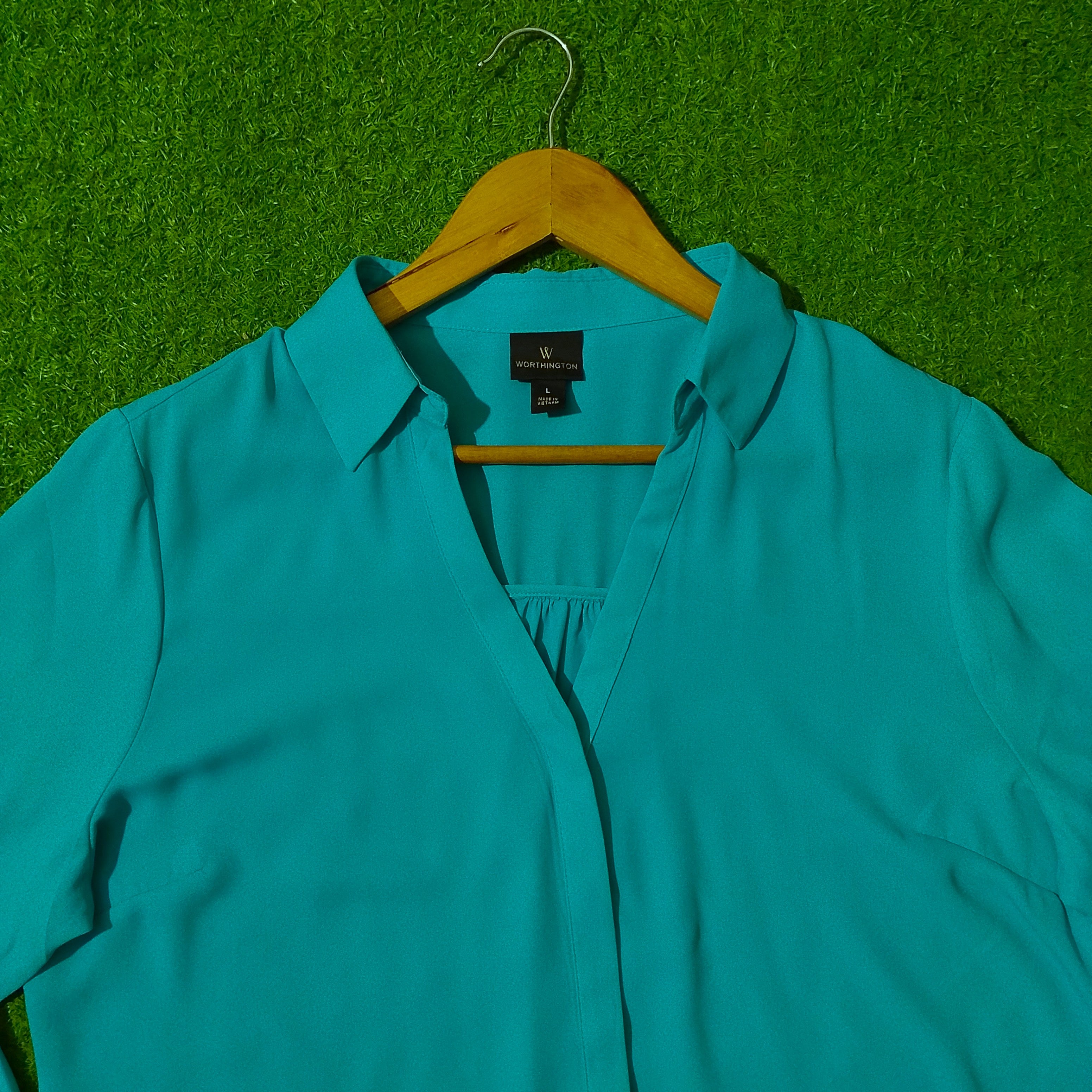 Teal V-Neck Collared Chiffon Shirt - Collar Detail