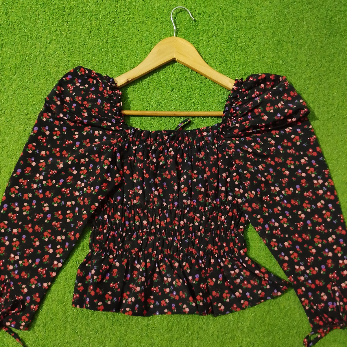 Black Ditsy Floral Smocked Puff Sleeve Crop Top - Side View