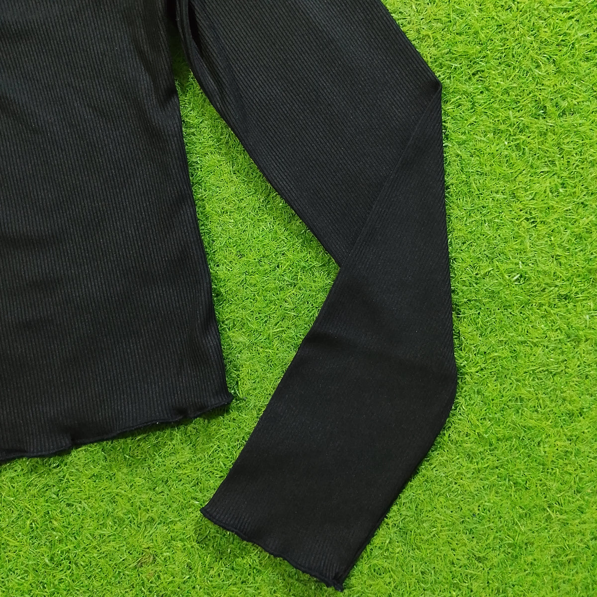 Black Shein ribbed knit crop top sleeve detail