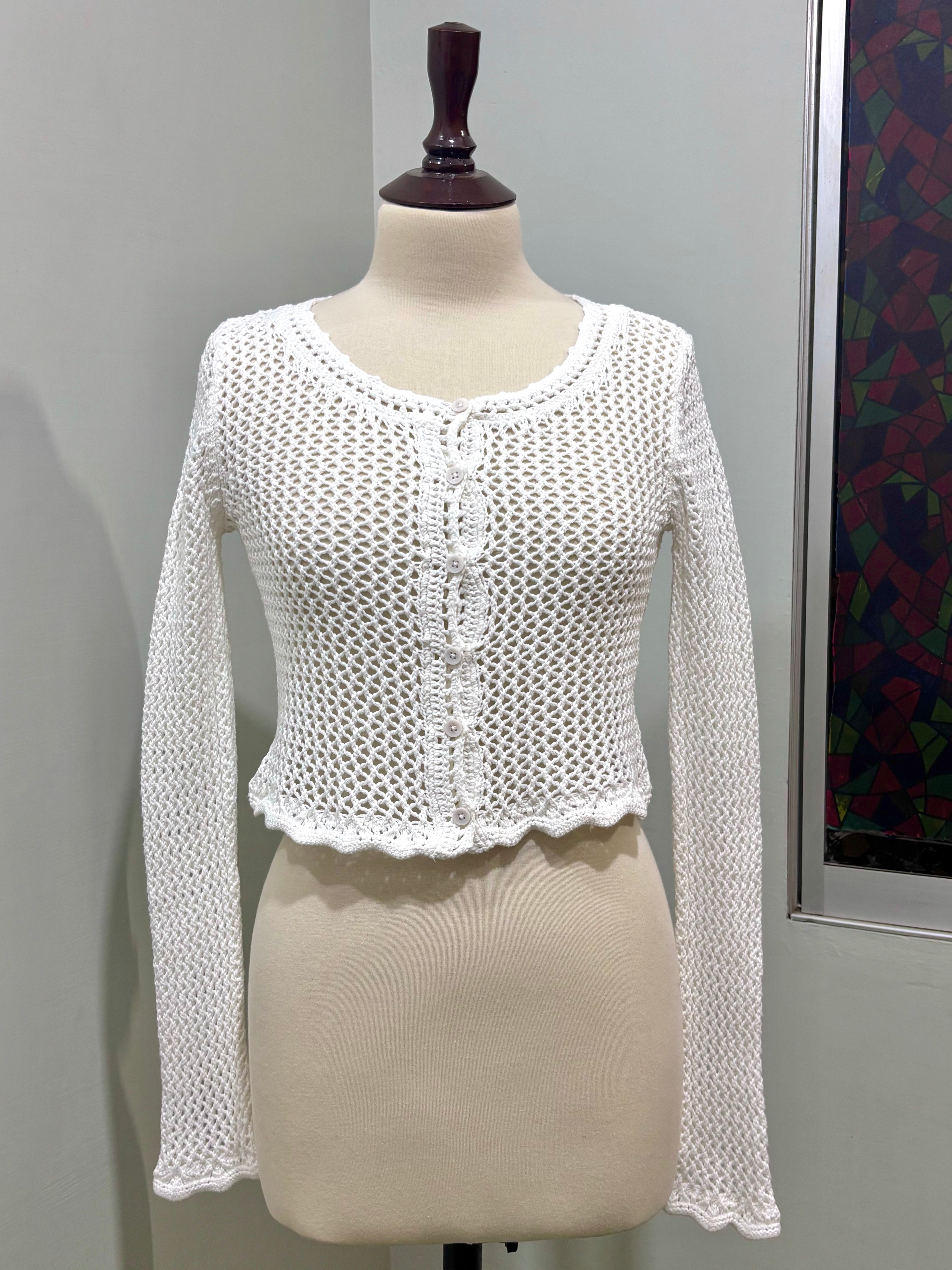 White openwork button-front cropped cardigan with long sleeves and scalloped edges