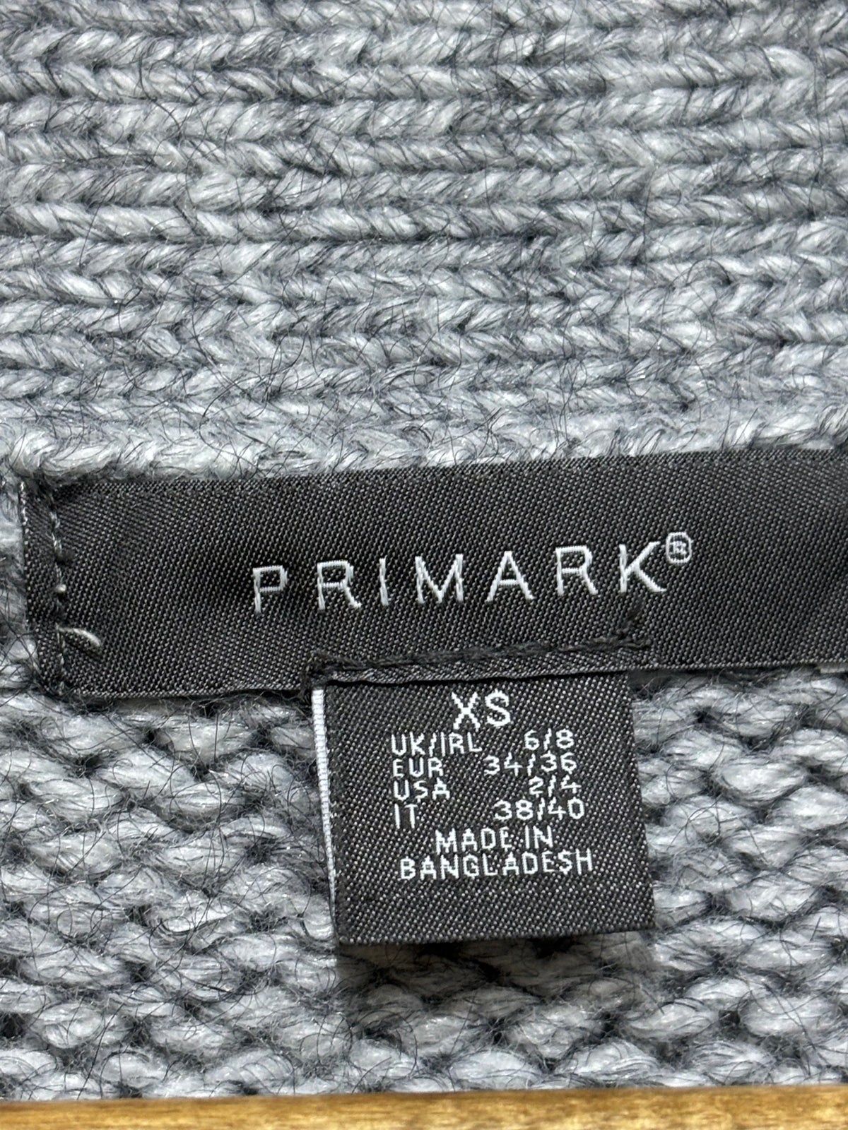 Primark label showing XS, UK/IRL 6/8, EUR 34/36, USA 2/4 and IT 38/40.
