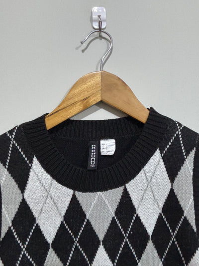 Close-up of H&M Divided label and argyle pattern - alternate view