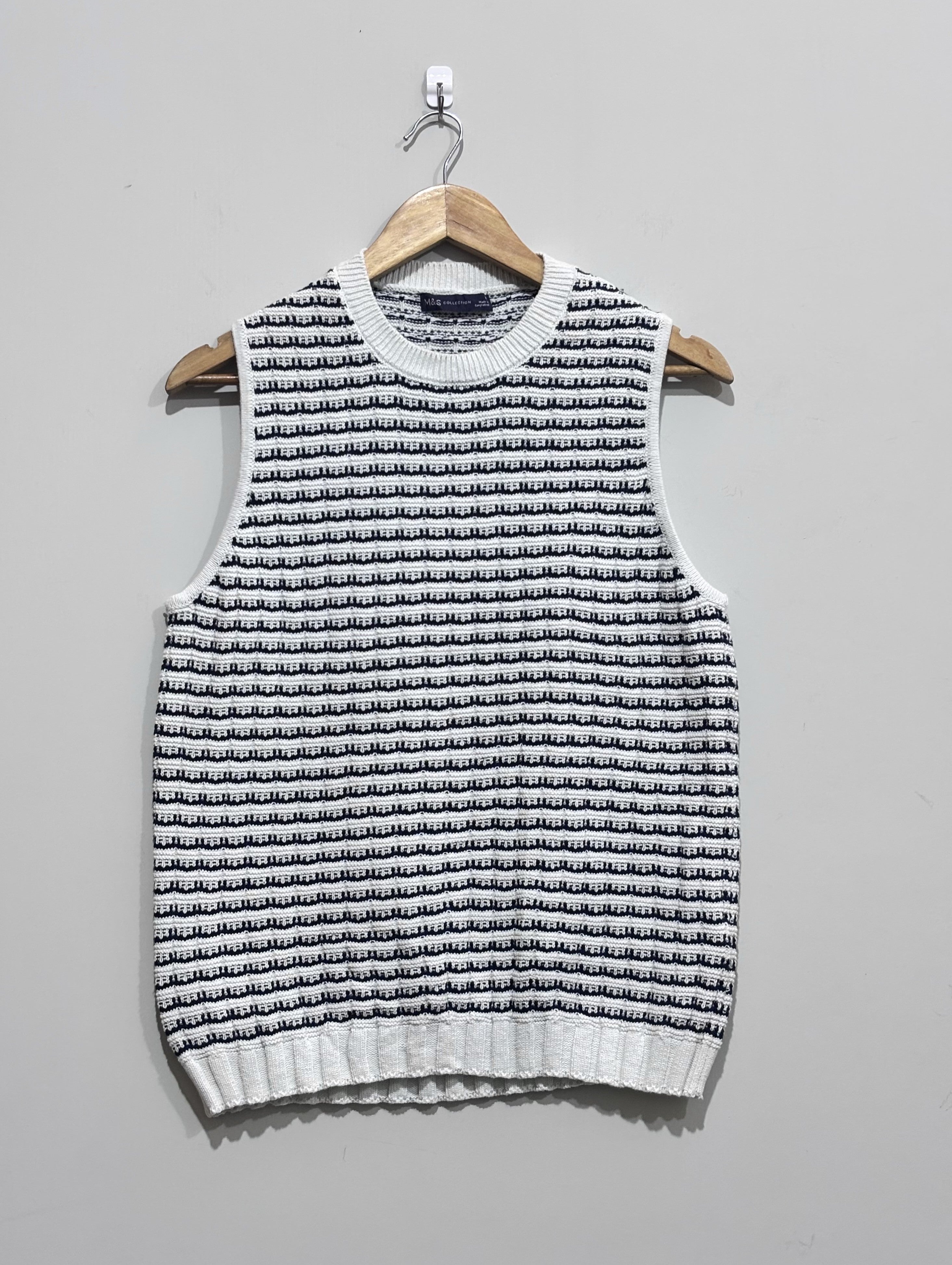 White and navy blue textured striped sleeveless crew-neck vest