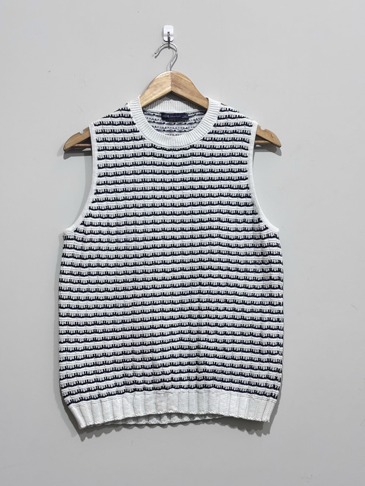 White and navy blue textured striped sleeveless crew-neck vest